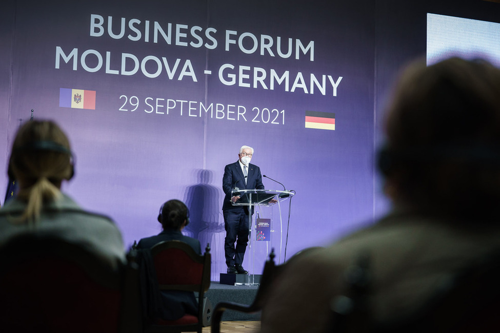 Bundespräsident Frank-Walter Steinmeier hält eine Ansprache zur Eröffnung einer deutsch-moldauischen Wirtschaftskonferenz während einer Reise in die Republik Moldau.